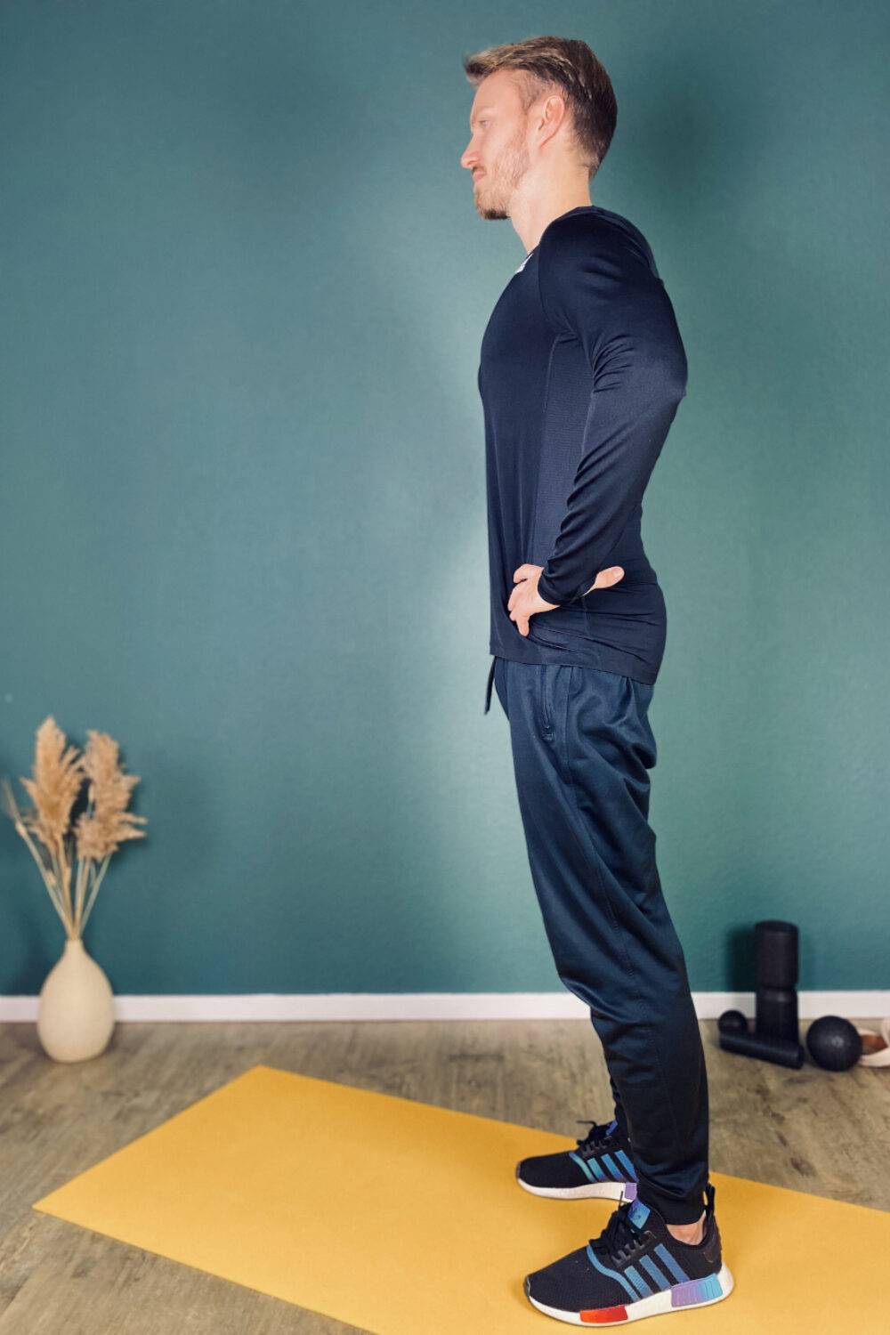 hollow-back-exercise2-step1 hollow back pain relief stretches exercise 2 step 1