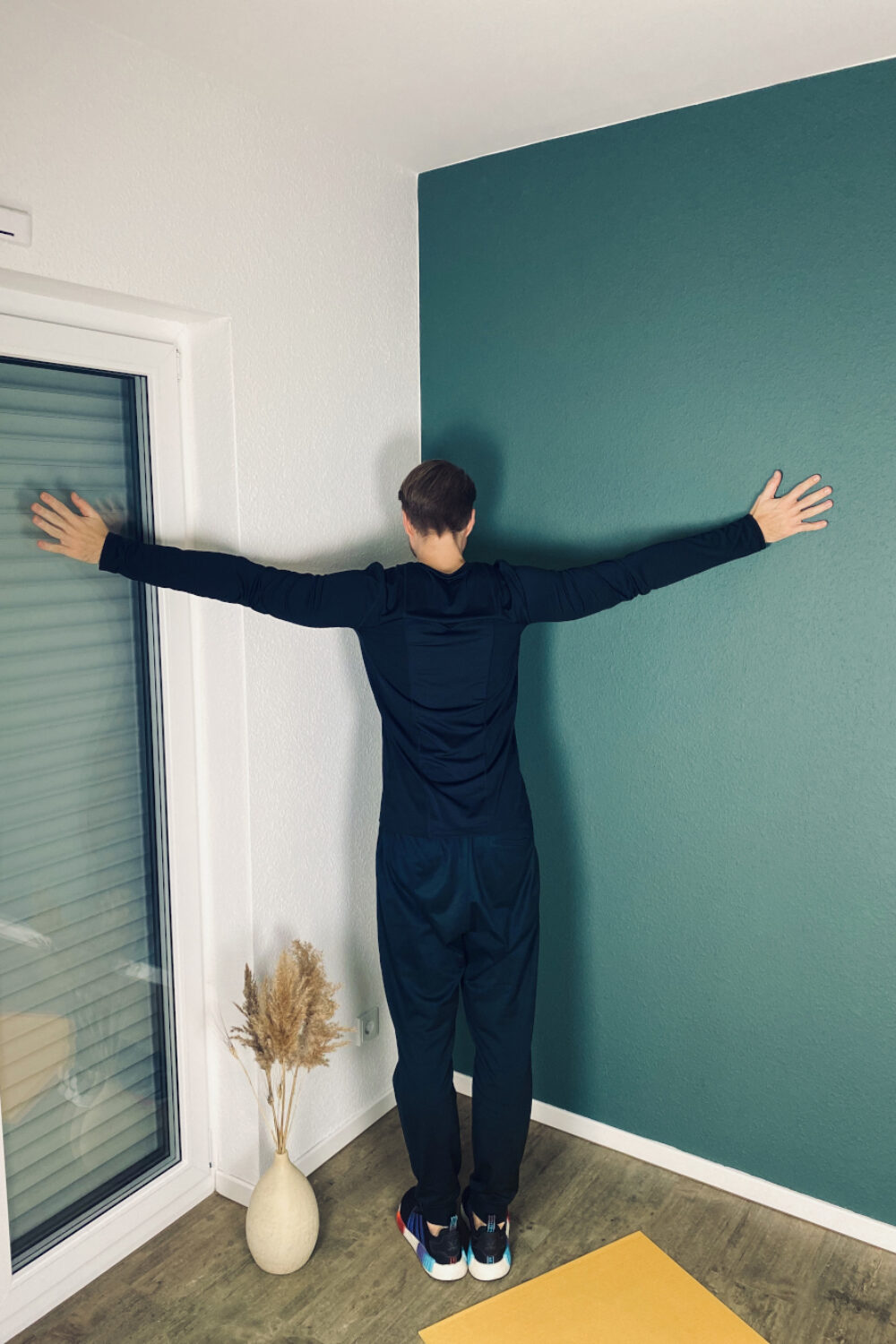 burning-pain-between-shoulder-blades-exercise1-step2 burning pain between shoulder blades relief stretches exercise 1 step 2