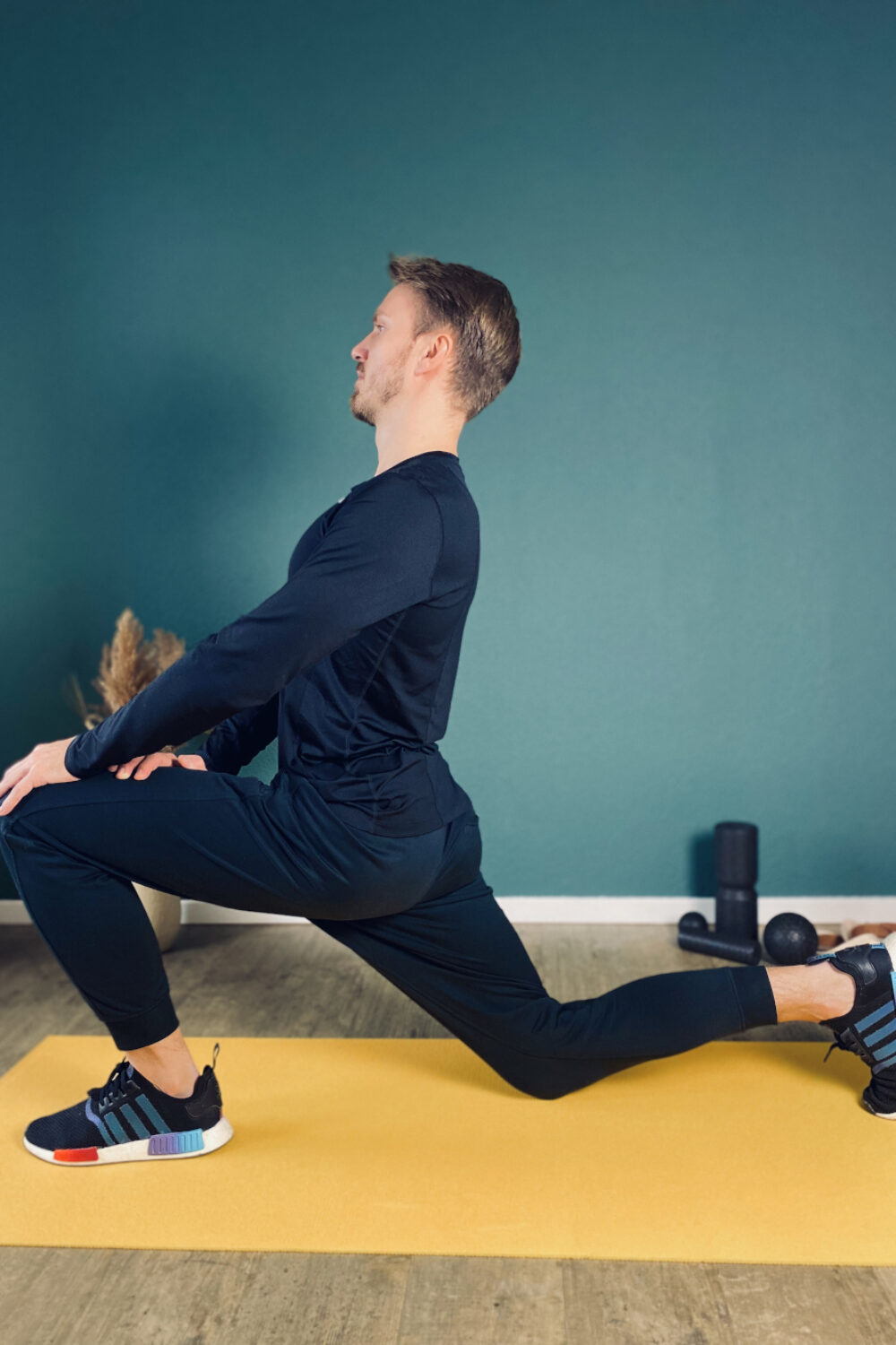 hollow-back-exercises-dont1 do not do this when stretching your hip flexors