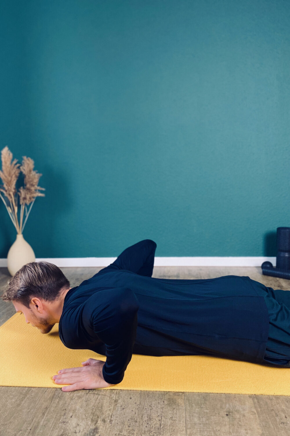 lower-back-pain-stretch-relief-exercise2-step1 lower back pain relief stretches exercise 2 step 1