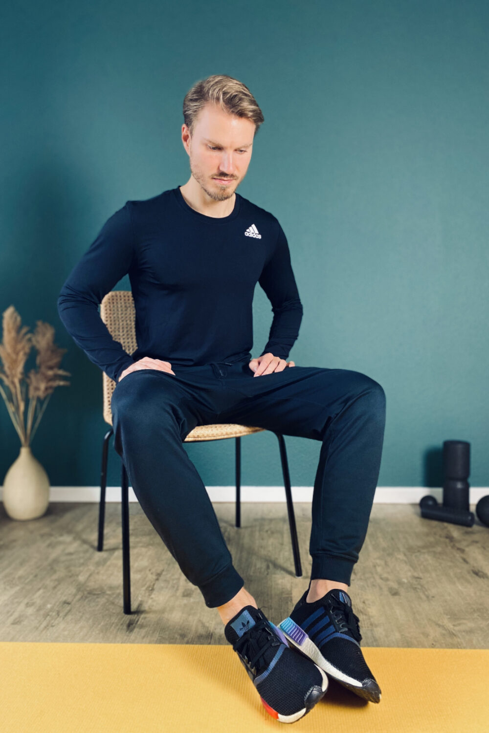 lower-back-pain-stretch-relief-exercise3-step1 lower back pain relief stretches exercise 3 step 1