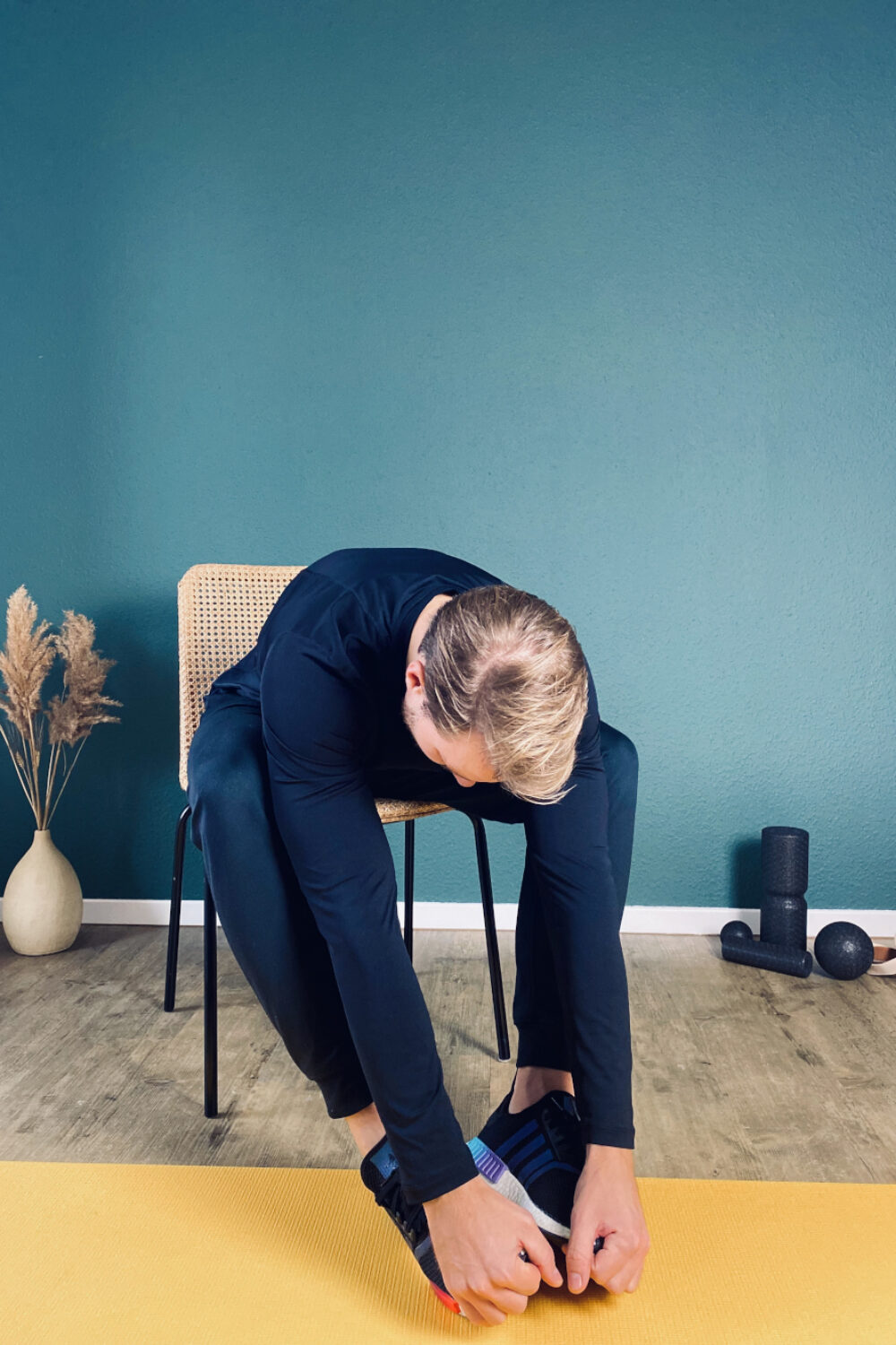 lower-back-pain-stretch-relief-exercise3-step2 lower back pain relief stretches exercise 3 step 2