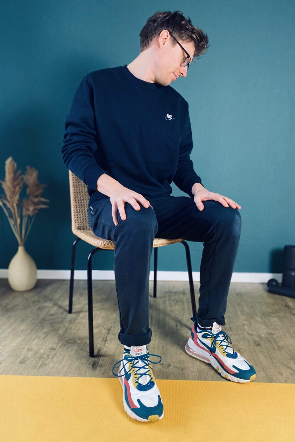 neck pain and stretching exercise 2 step 3