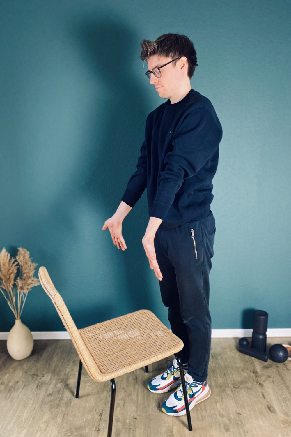 wrist pain and mobility exercise 1 step 1