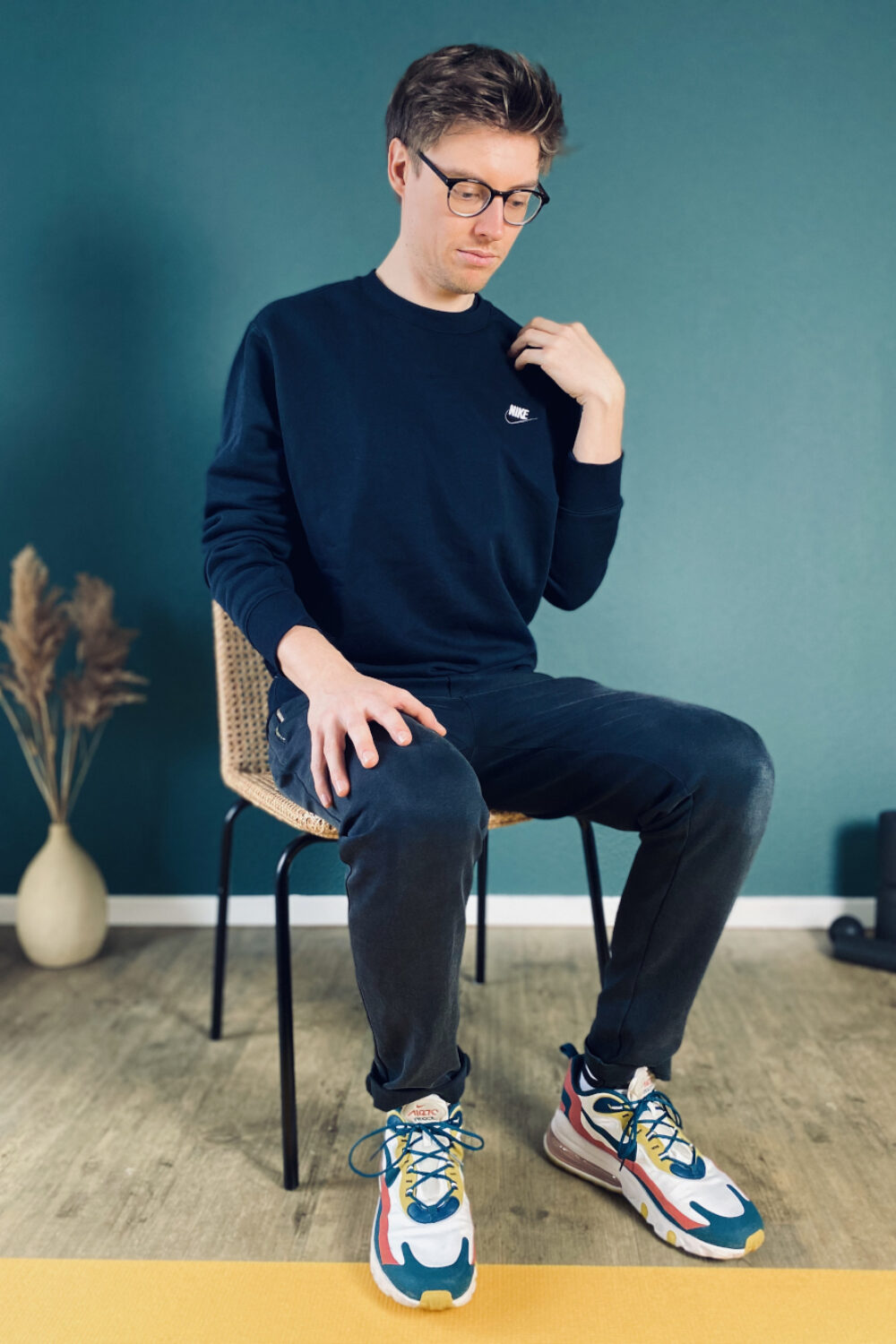 neck pain and stretching exercise 4 step 1