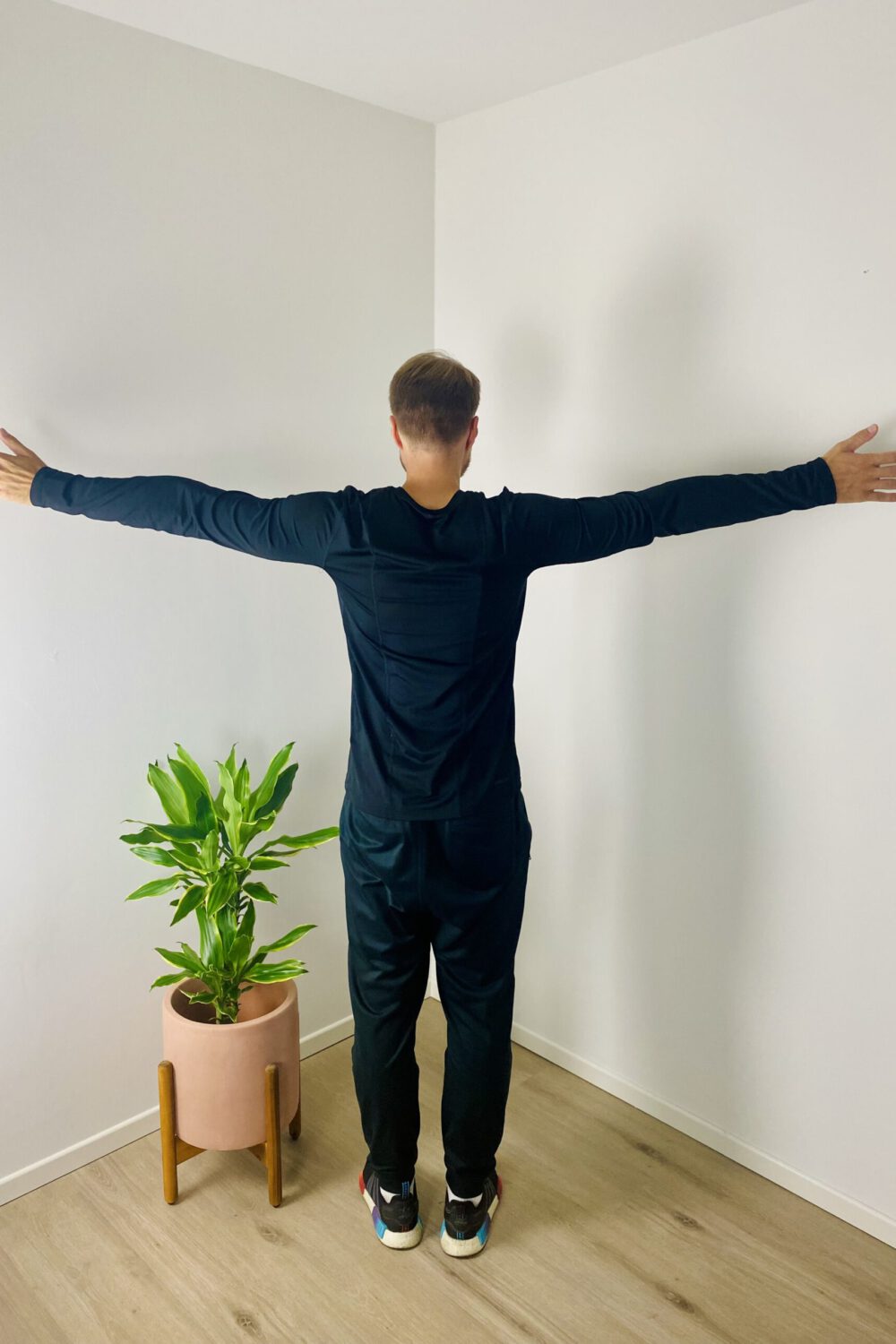 burning-pain-between-shoulder-blades-exercise1-step1 burning pain between shoulder blades relief stretches exercise 1 step 1
