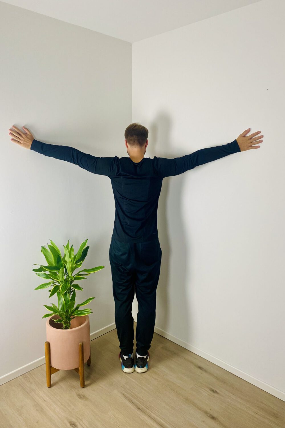 burning-pain-between-shoulder-blades-exercise1-step2 burning pain between shoulder blades relief stretches exercise 1 step 2