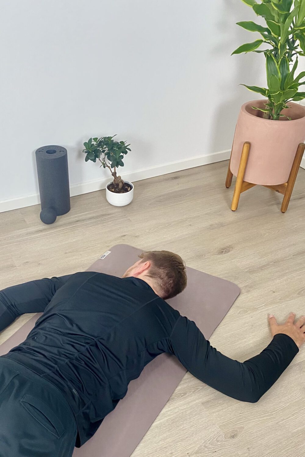 burning-pain-between-shoulder-blades-exercise2-step1 burning pain between shoulder blades relief stretches exercise 2 step 1