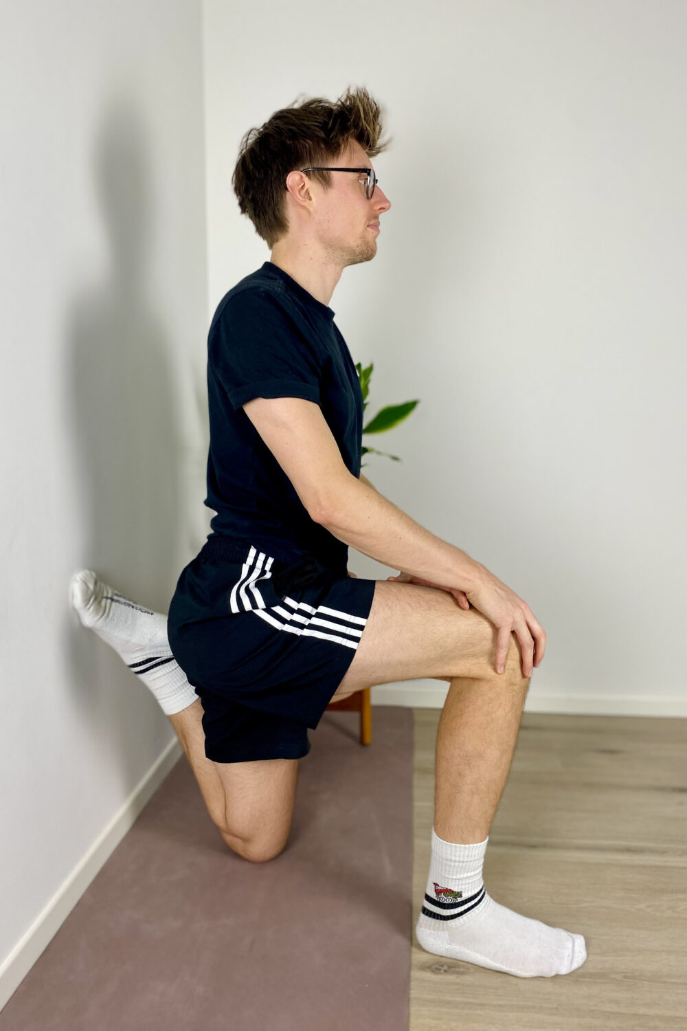 leg-stretching-exercises4-step4 leg stretching exercise 4 step 4